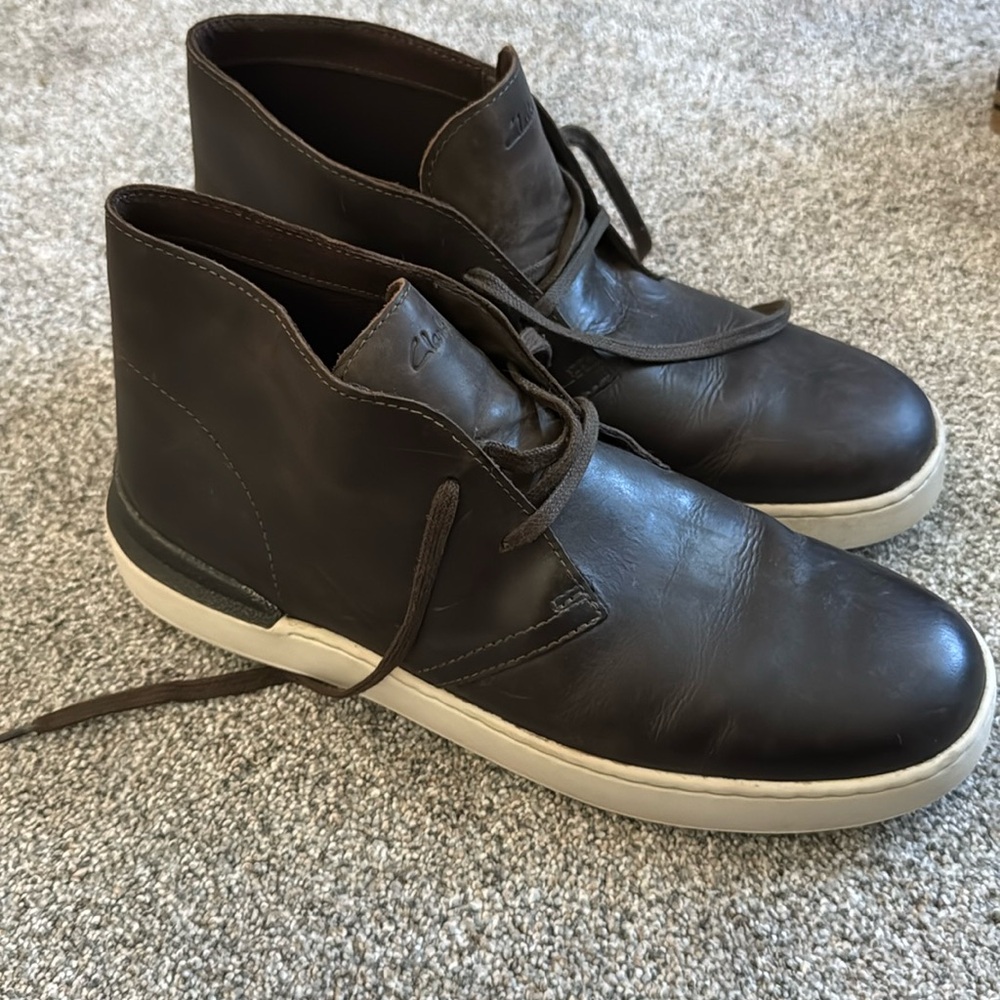 NWOT Clarks leather, high top sneaker. Hip brown high top classic, minimal laced